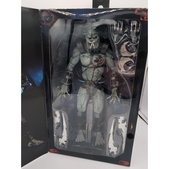 NECA Stone Heart Predator 10 in Action Figure - 51589 - Picture 2 of 4